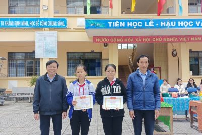 Tổng kết phong trào nuôi heo đất giúp bạn vượt khó và khen thưởng các bạn có thành tích cao trong kỳ thi chọn HSG cấp huyện, cuộc thi KHKT dành cho học sinh THCS cấp huyện năm học 2024-2025